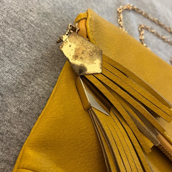 Urban Expressions Yellow Nala Tassel Zip Clutch - Picture 6 of 6